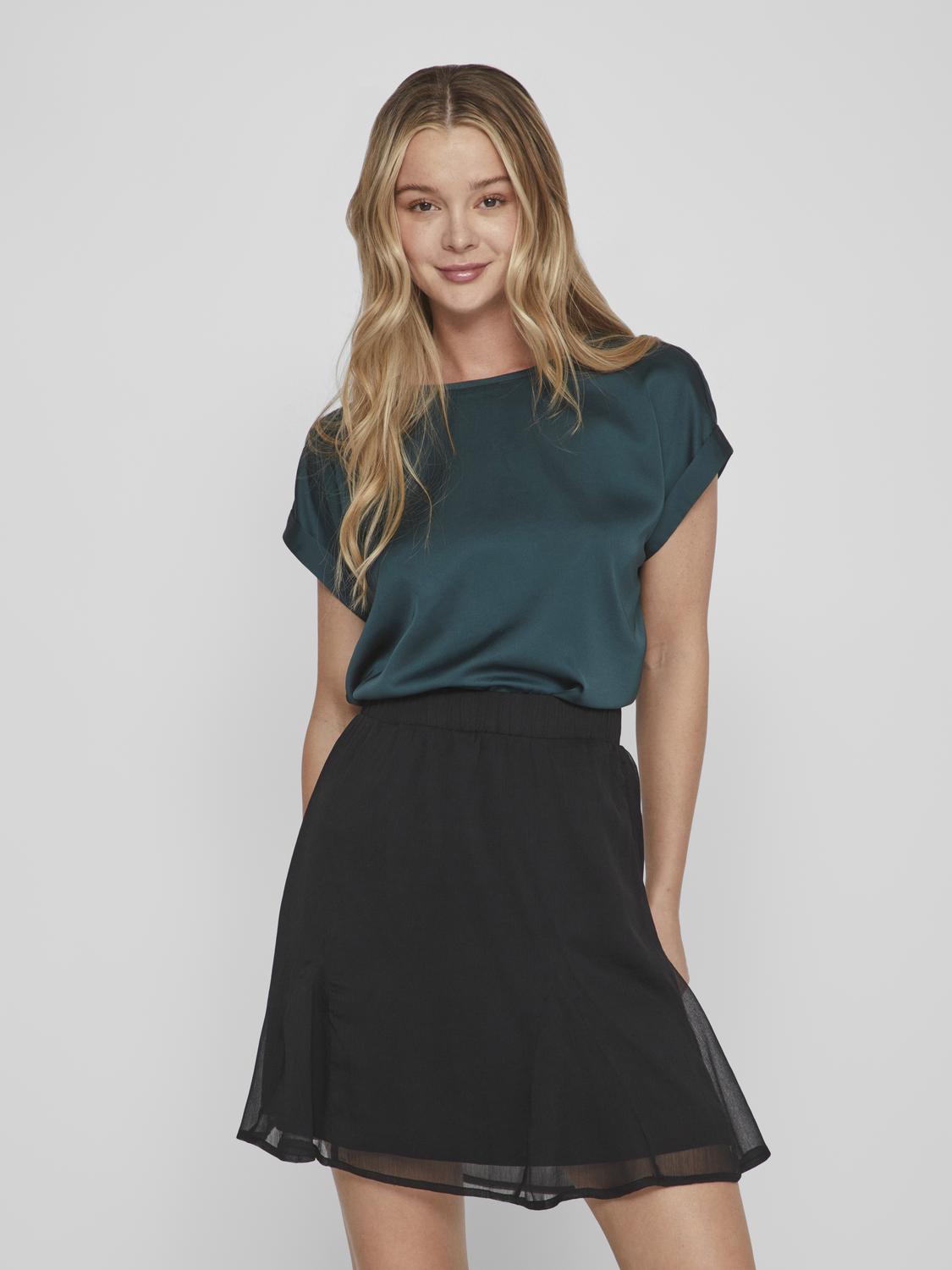 model_shot-front